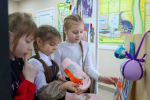 Ишимские ребятишки поздравили главного героя новогодних праздников
